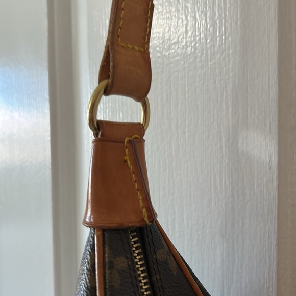 Louis Vuitton Monogram Shoulder Bag. EUC - Picture 4 of 11